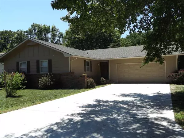 2907 BLUESTEM CT, North Newton, KS 67117