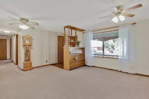 Newton, KS 67114,1512 Grandview Ave