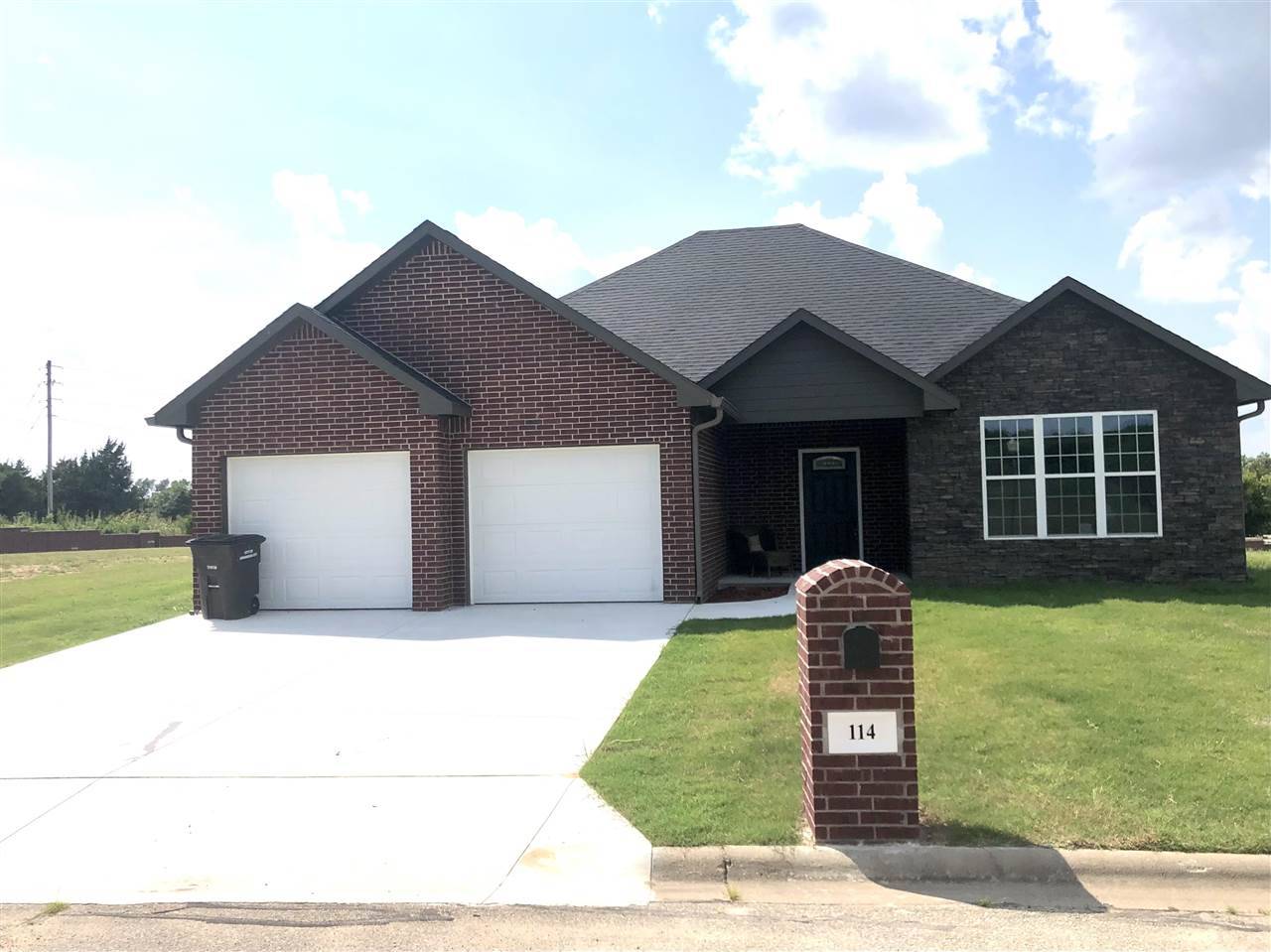 114 Castle Pines Drive, Arkansas City, KS 67005