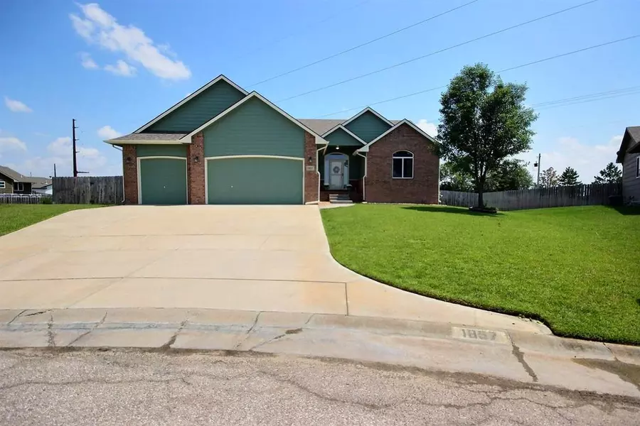 1857 W Lakeview Ct., Haysville, KS 67060