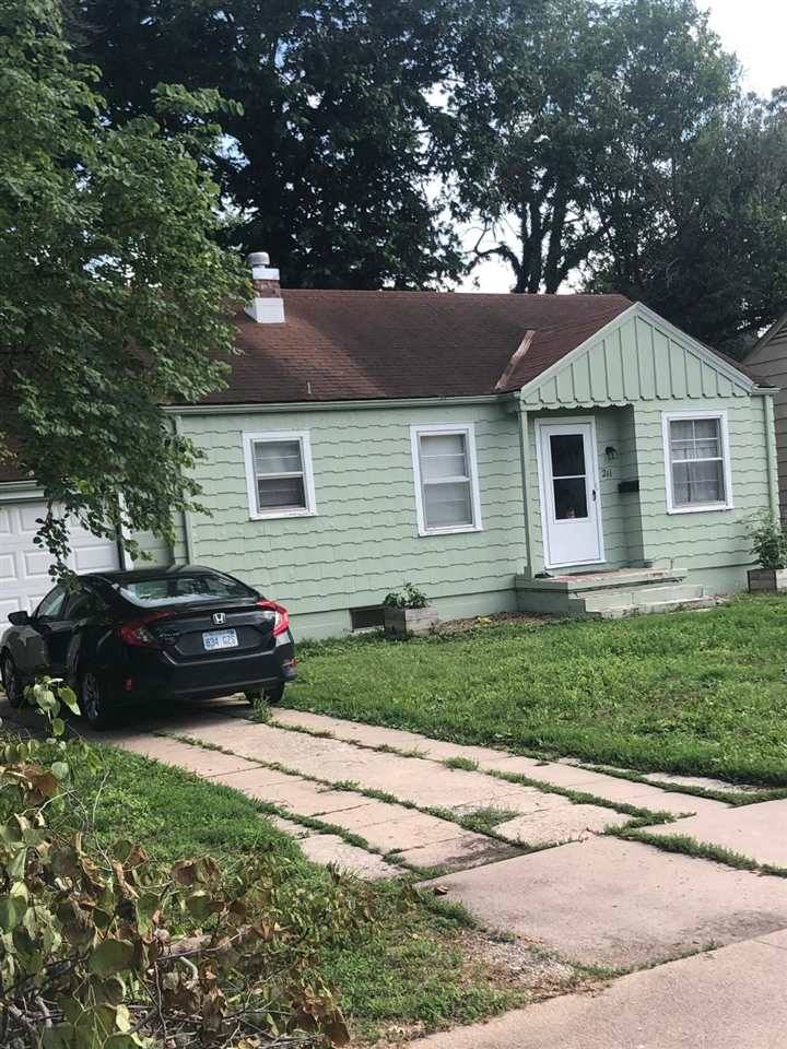 211 E 9TH ST, Newton, KS 67114