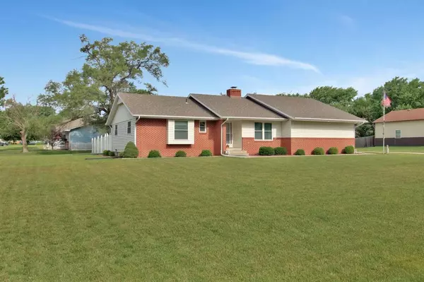 Newton, KS 67114,607 Mockingbird Ln