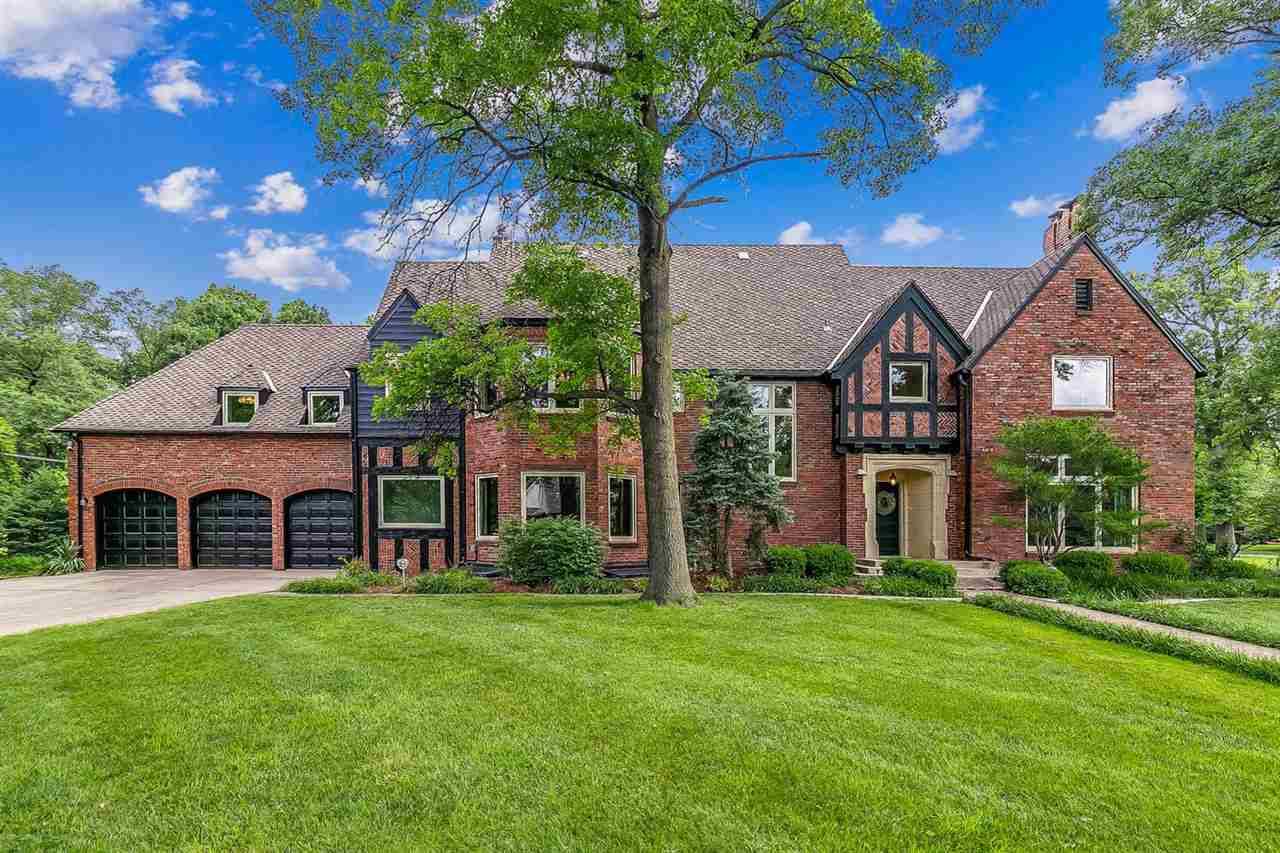 8 E Lynwood Blvd, Eastborough, KS 67207