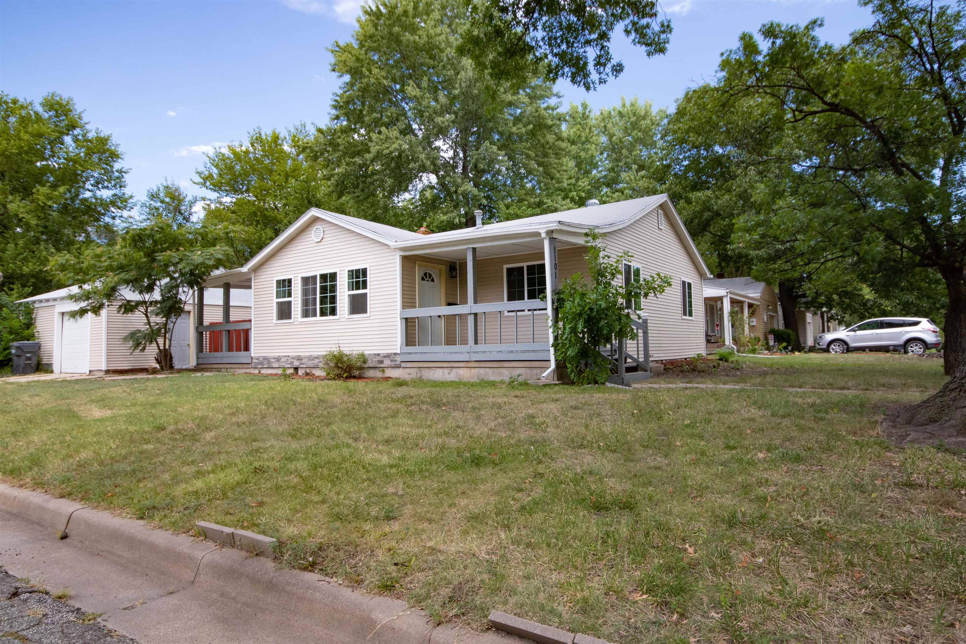 1101 N Dellrose Ave, Wichita, KS 67208