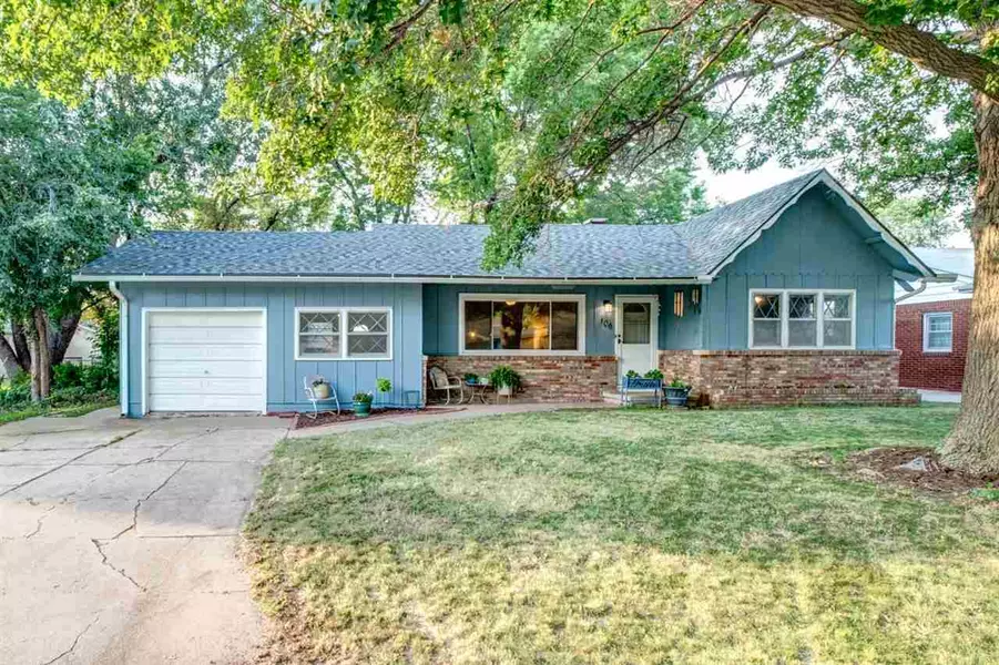 106 SE 12th St, Newton, KS 67114