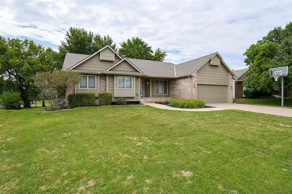 1017 W Walnut Ct, Andover, KS 67002