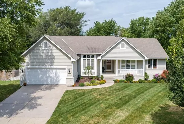317 Pinecrest Pl, Andover, KS 67002