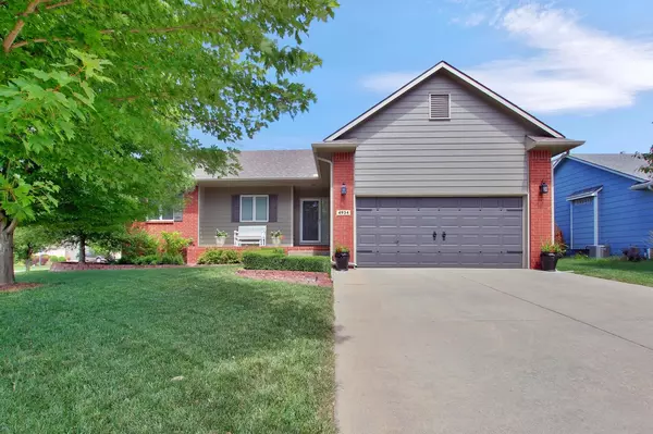 4934 N Hedgerow Ct, Bel Aire, KS 67220