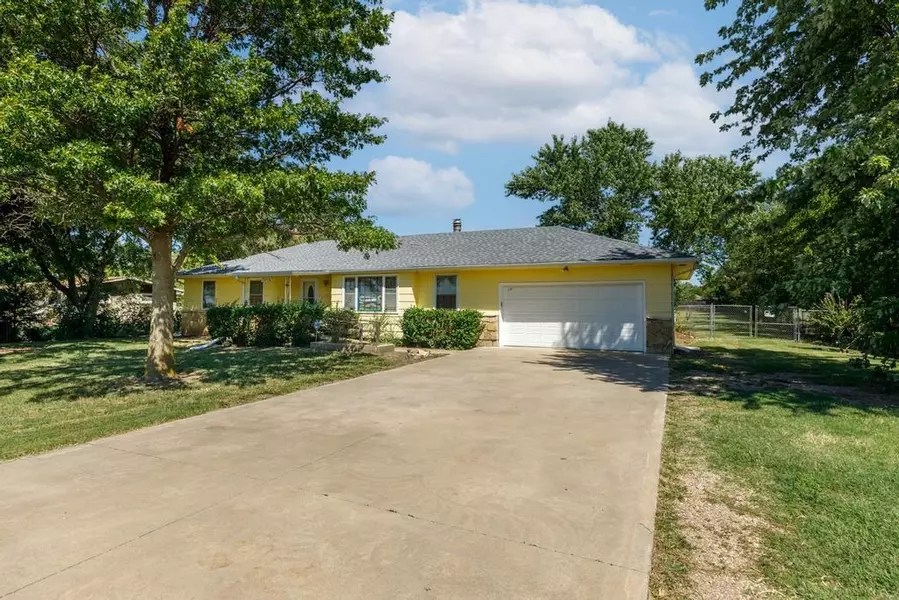 5118 E 37th St N, Bel Aire, KS 67220