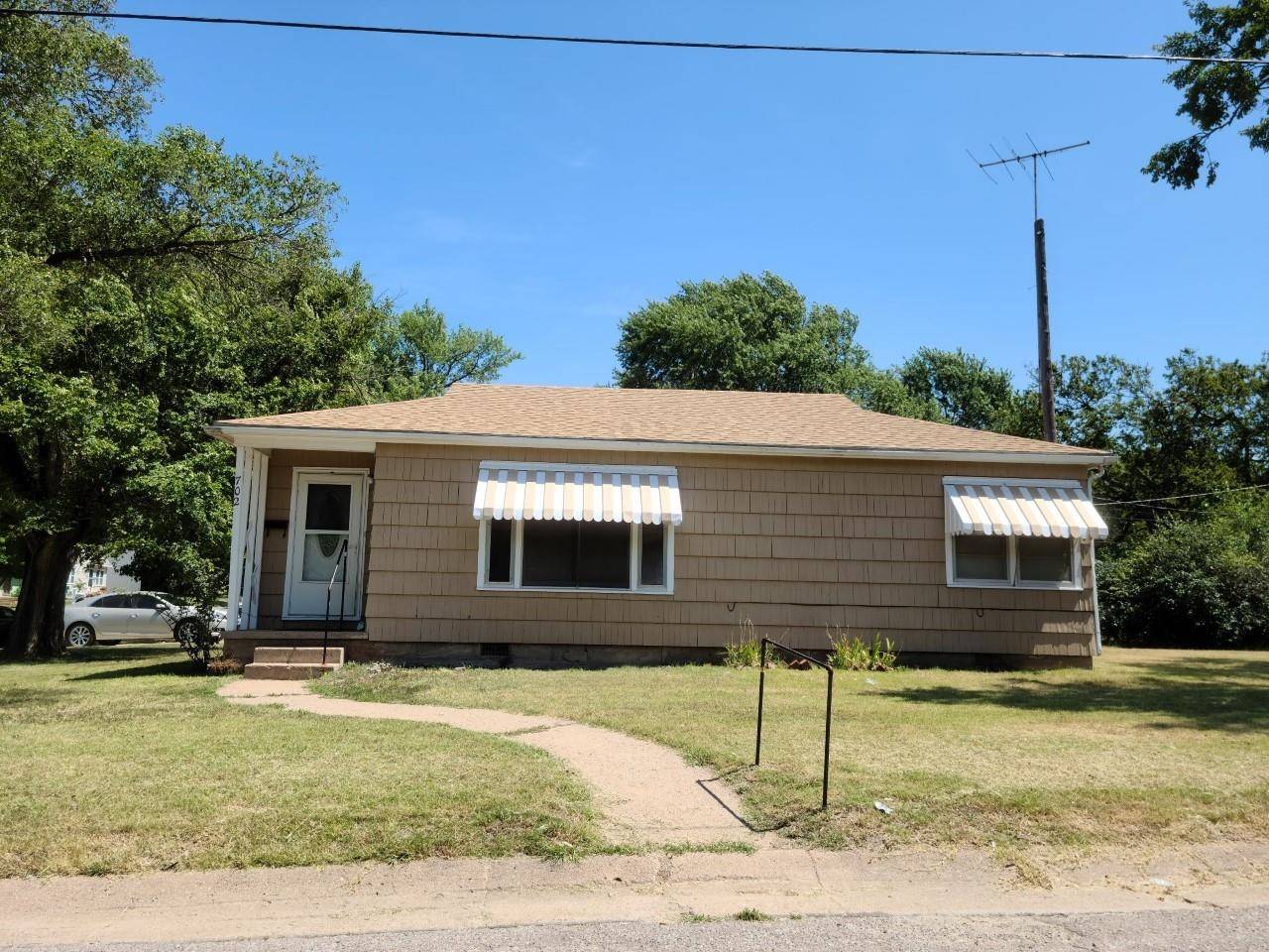 702 E 7TH ST, Wellington, KS 67152