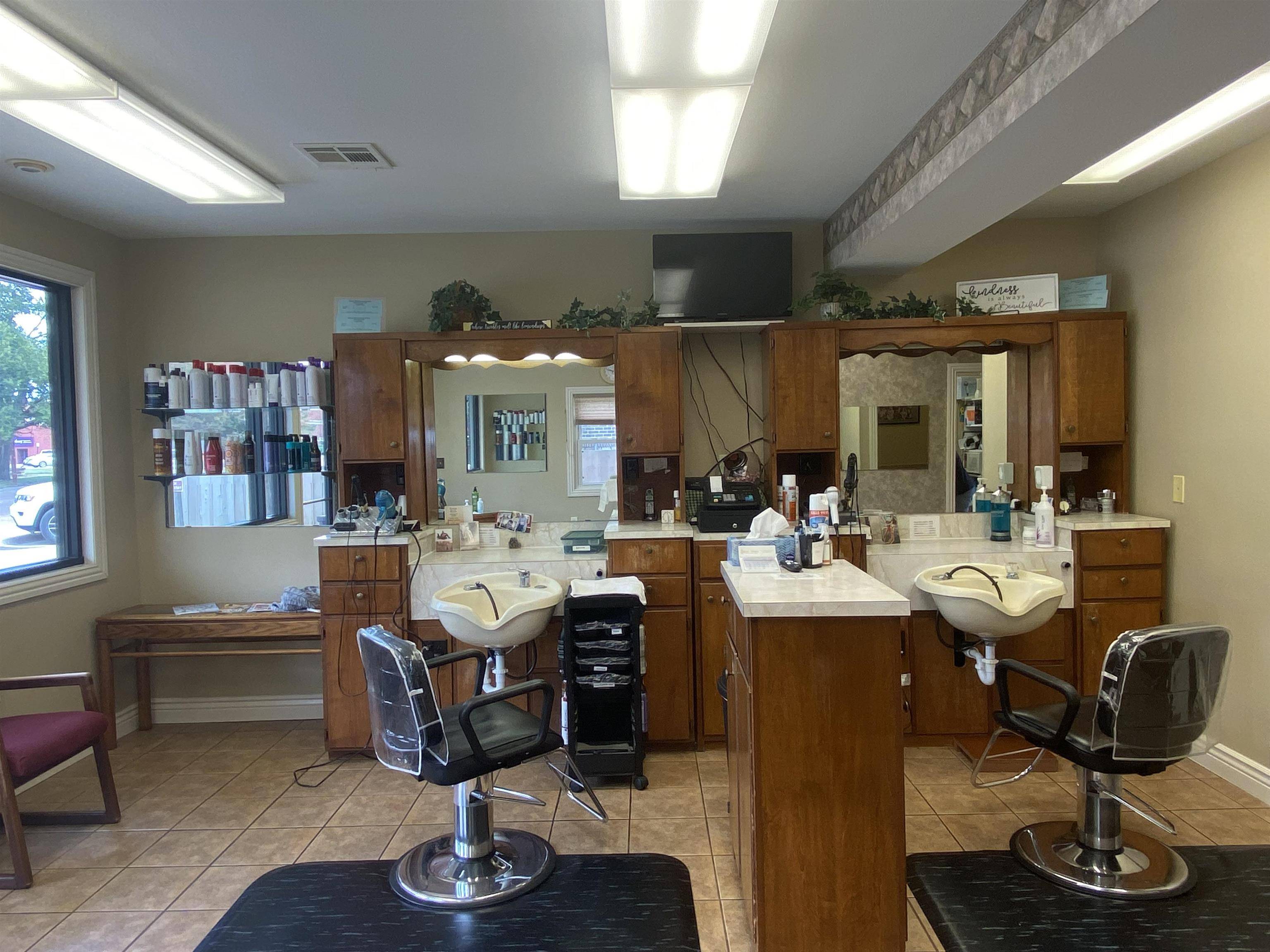 Arkansas City, KS 67005,215 W Washington Ave