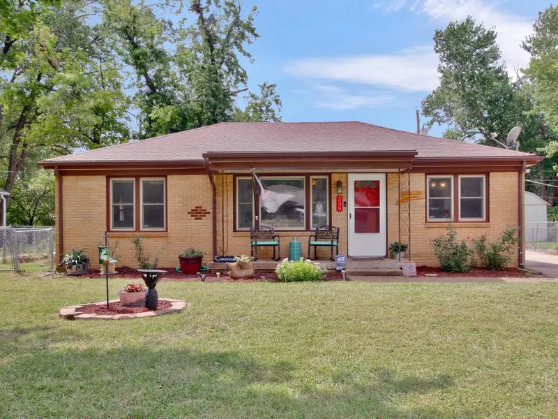 339 N Clinton Ave., Haysville, KS 67060-1129