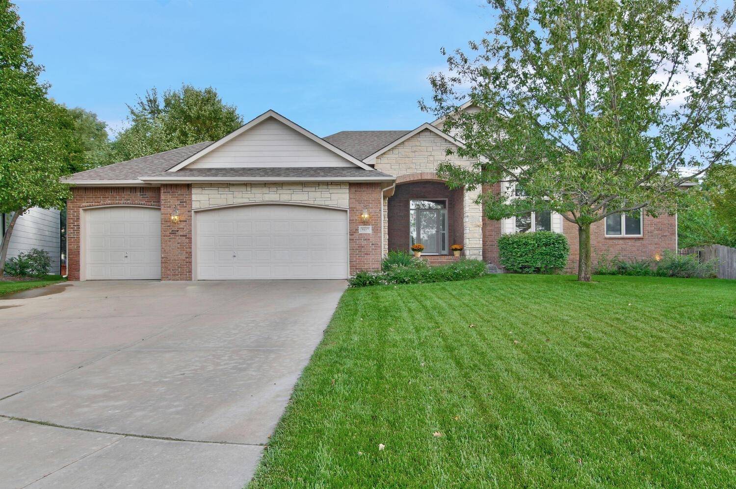 3817 N Lakecrest Ct, Wichita, KS 67205