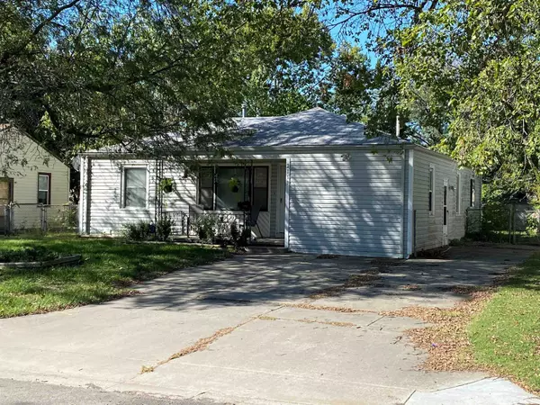 2119 S Glenn St, Wichita, KS 67213