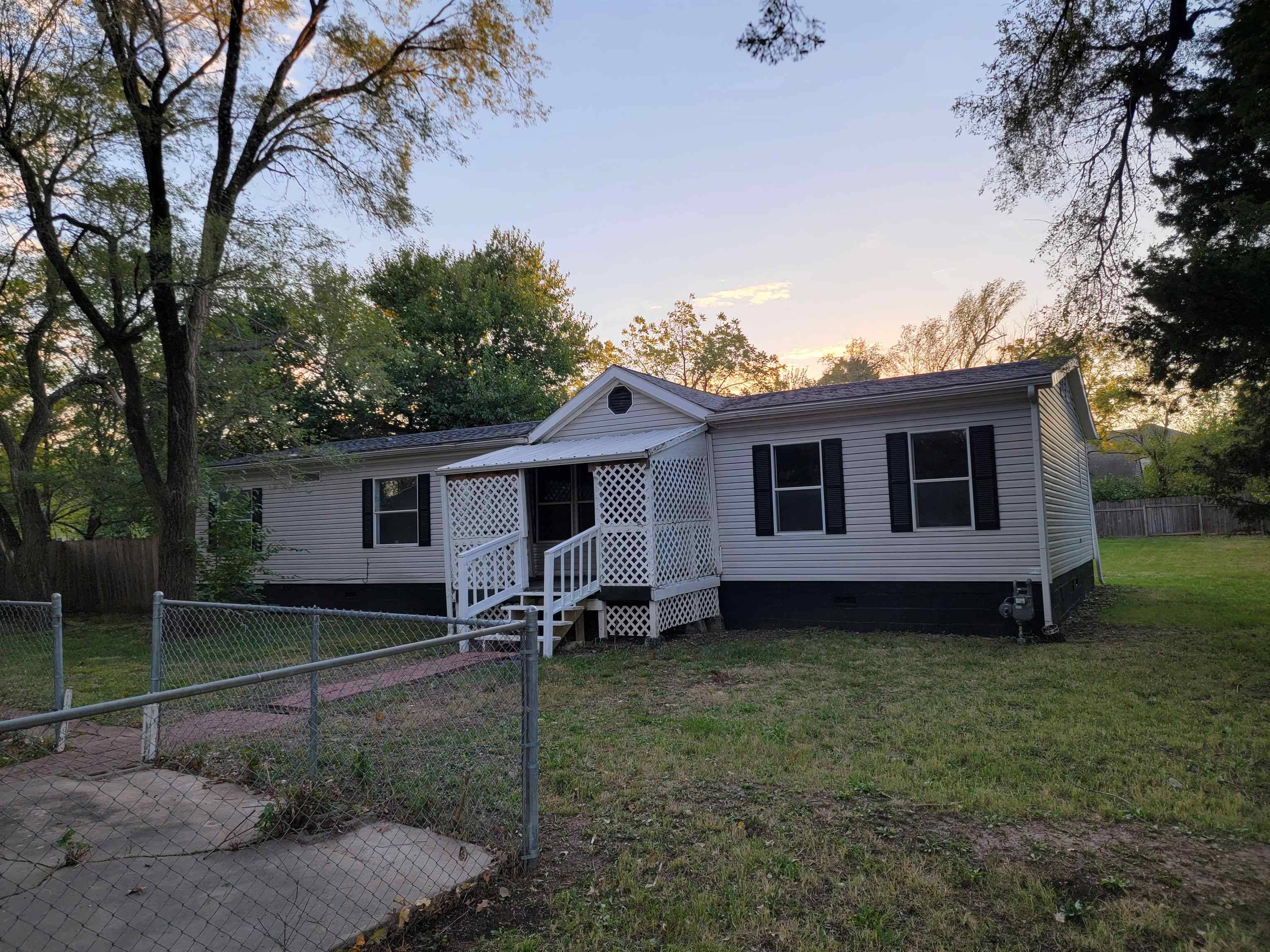 217 W May St, Andover, KS 67002