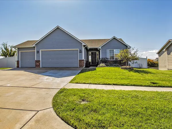 1031 E Stone Path St, Derby, KS 67037-9435