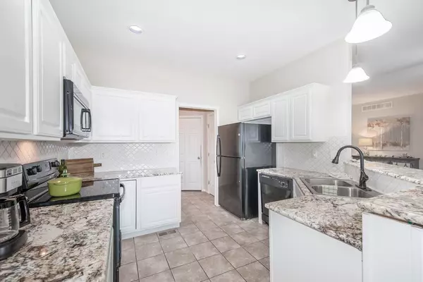 Andover, KS 67002,912 W ONEWOOD CT