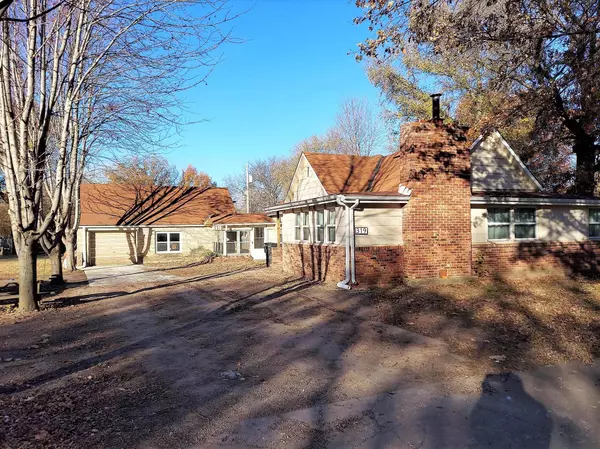 319 N Kansas Ave, Oxford, KS 67119