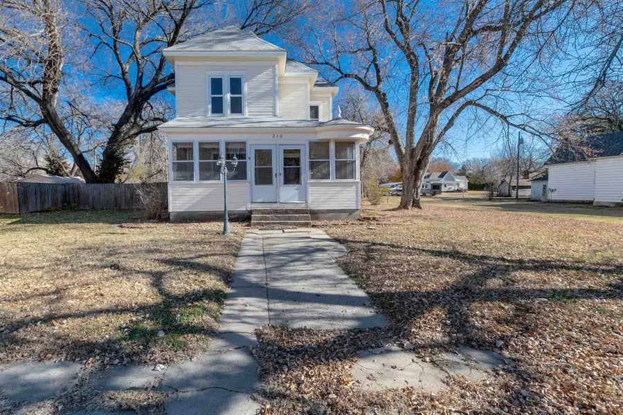 210 S LEE ST, Clearwater, KS 67026