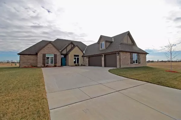 8493 E Deer Run St, Bel Aire, KS 67226