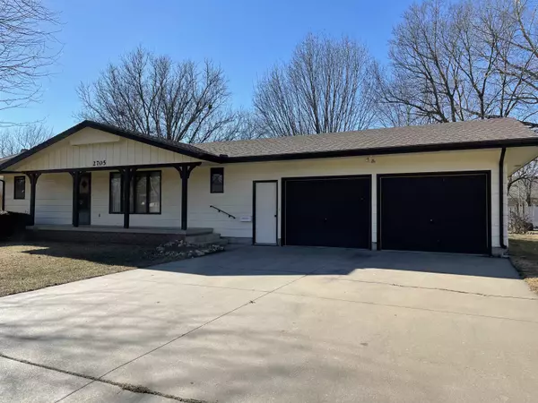 2705 Goldenrod Rd, North Newton, KS 67117