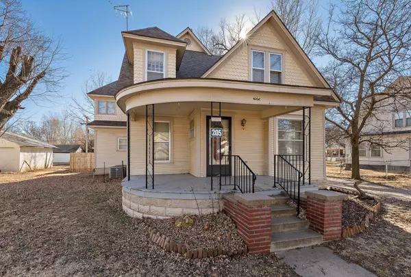 Haven, KS 67543,205 E Main St