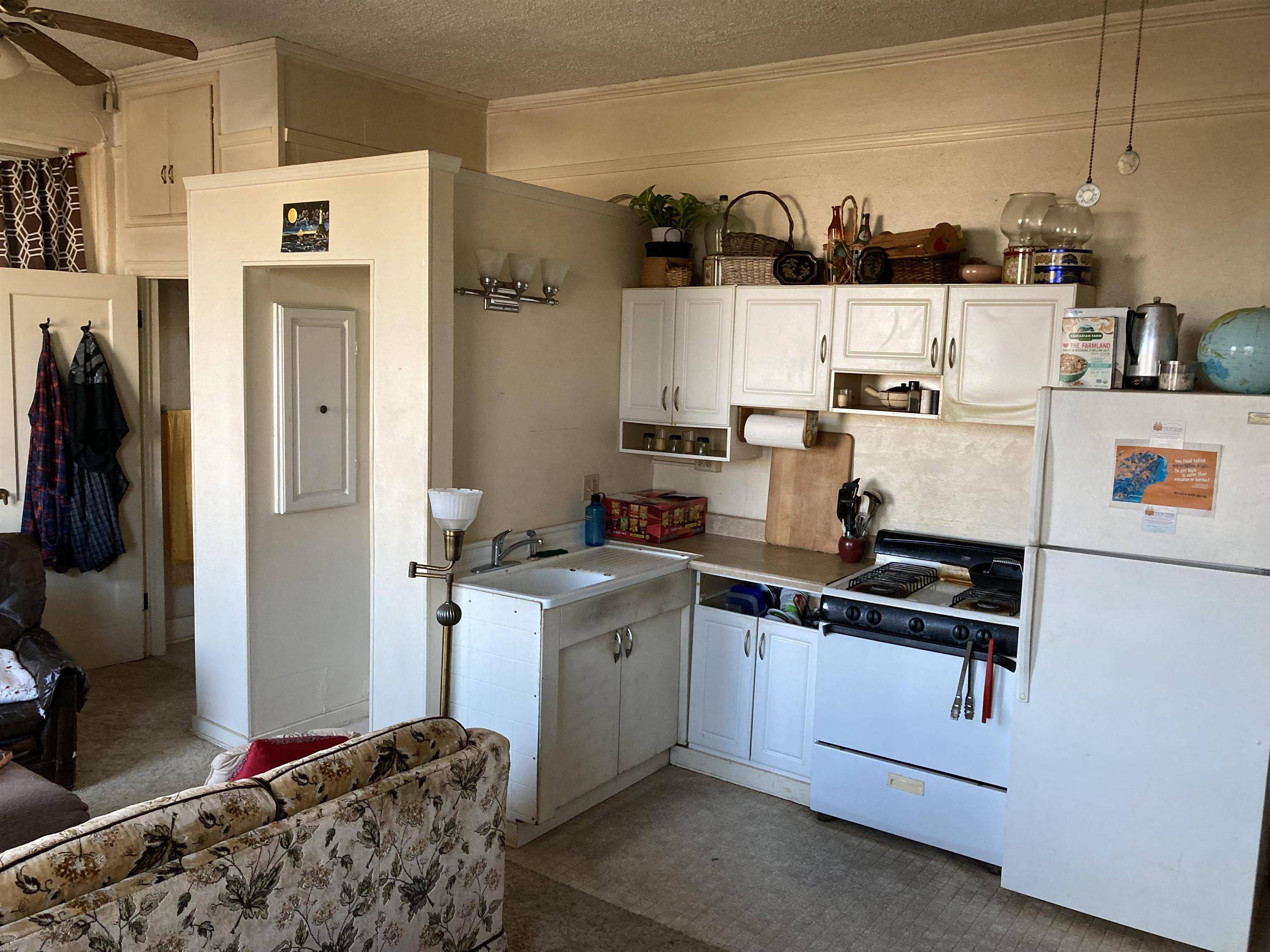 Newton, KS 67114,526 N Main St