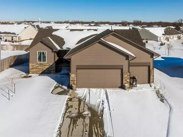 2124 E Birchwood Rd, Derby, KS 67037