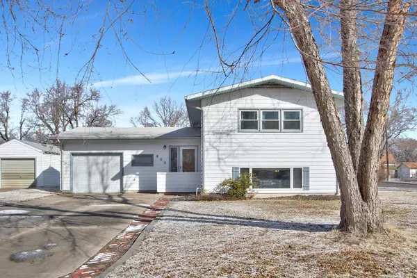 600 W 10th St, Newton, KS 67114