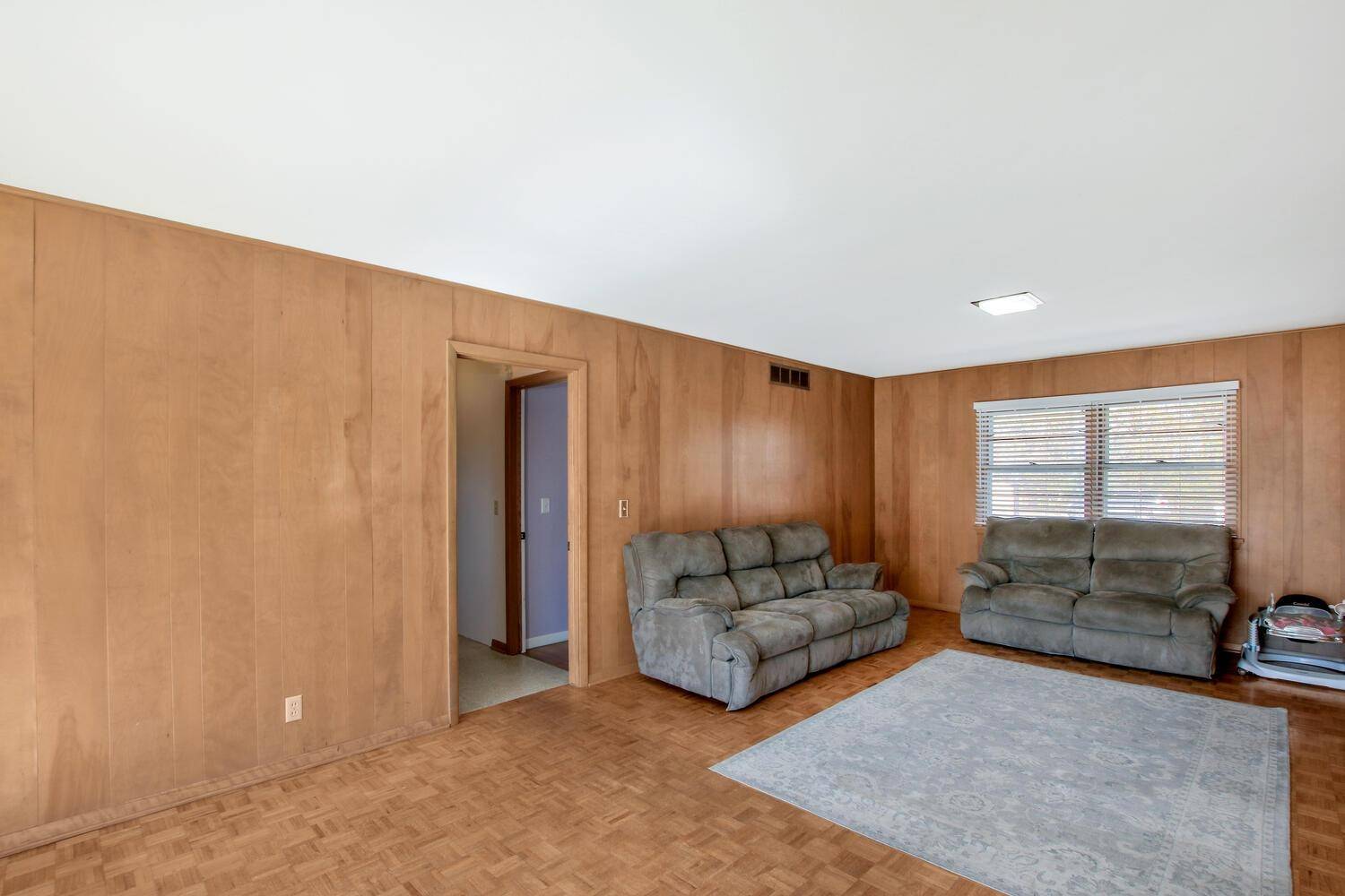 Wichita, KS 67220,4707 E Looman St