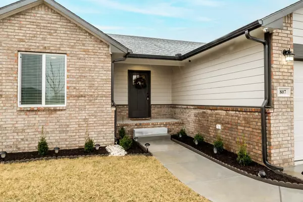 Derby, KS 67037,807 E Hickam