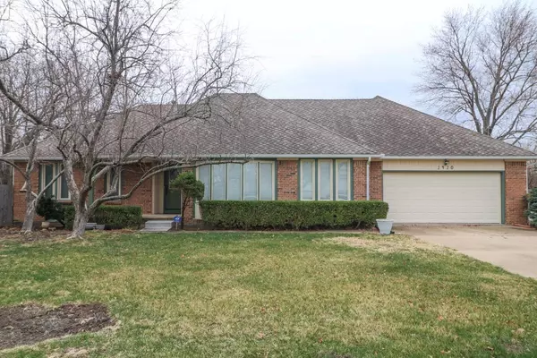 2420 N Longwood Cir, Wichita, KS 67226-1126