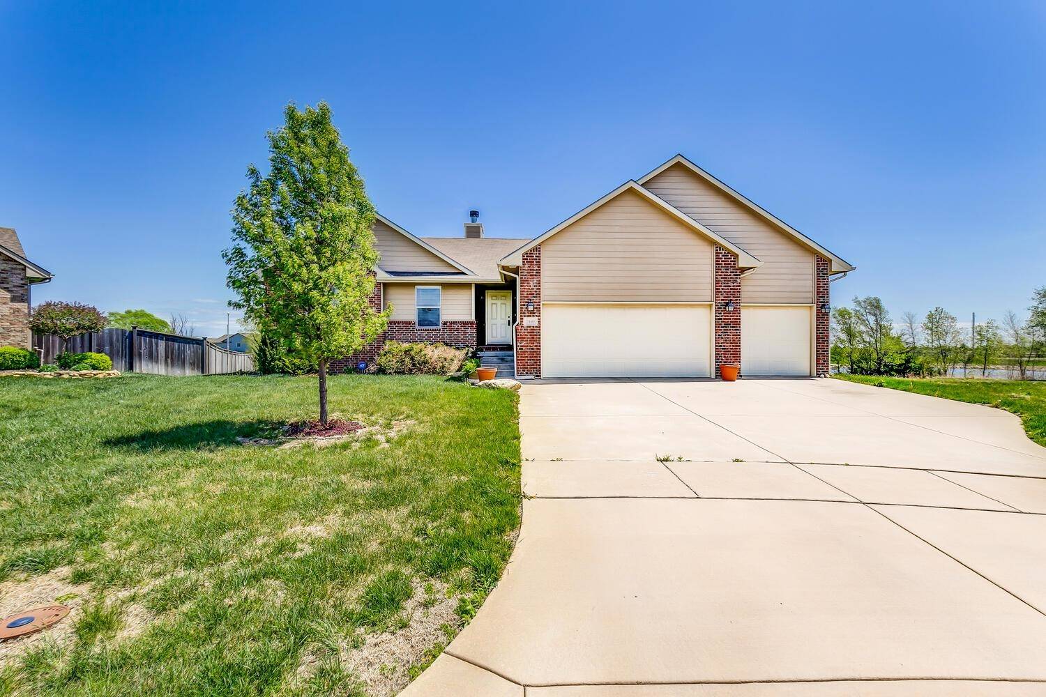2109 E Lotus Ct, Andover, KS 67002