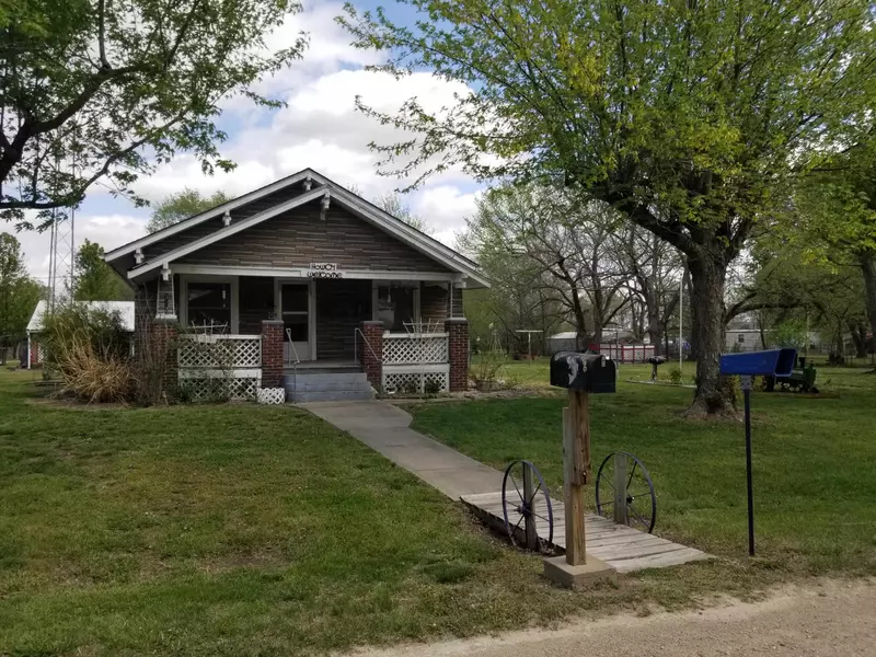312 Center St, Climax Springs Village, KS 67137