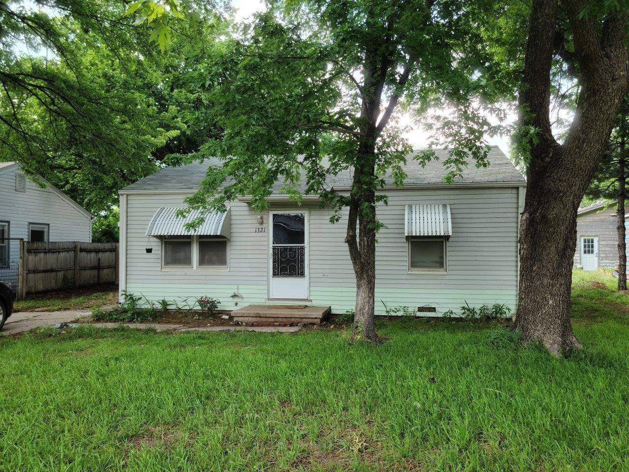 Wellington, KS 67152,1321 E Harvey Ave