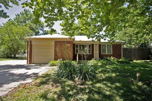 2222 S OLD MANOR CT, Wichita, KS 67218