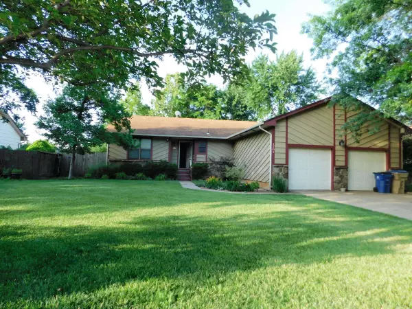 1701 E Cresthill, Derby, KS 67037