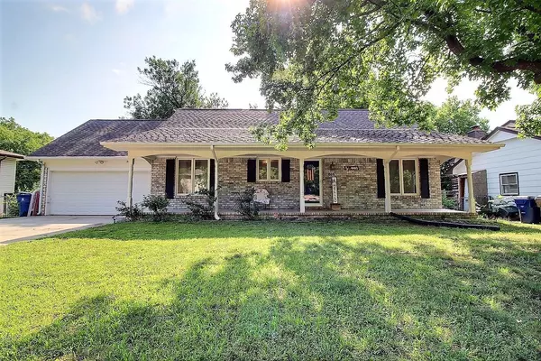 616 N Willow Dr,  Derby,  KS 67037