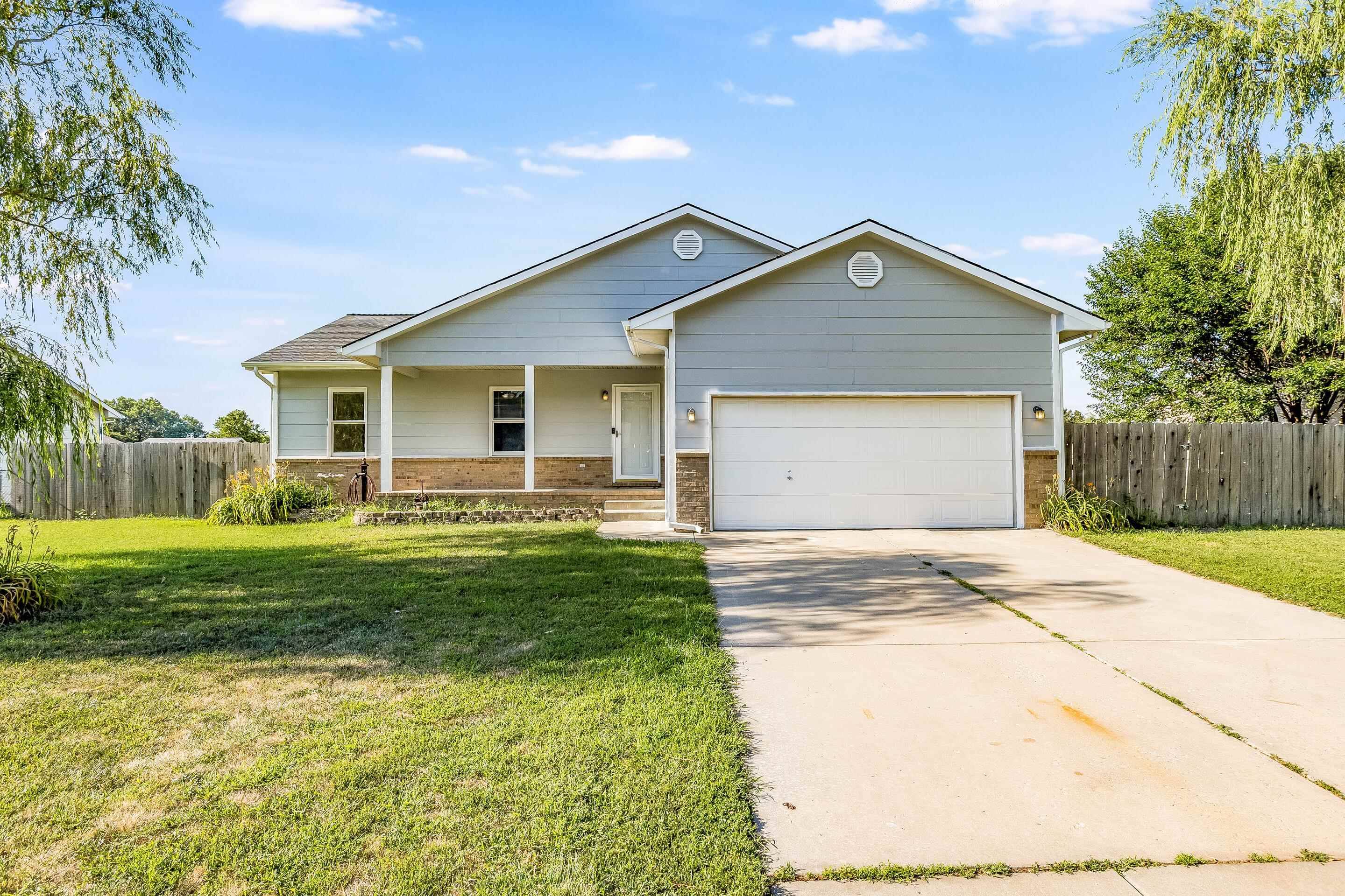 611 W Parkway Ct, Valley Center, KS 67147