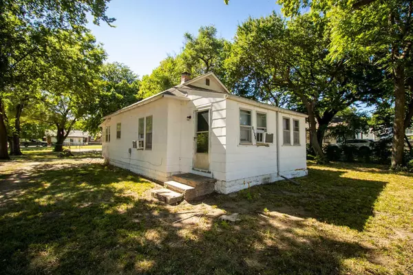 Wichita, KS 67218,1055 S ROOSEVELT ST