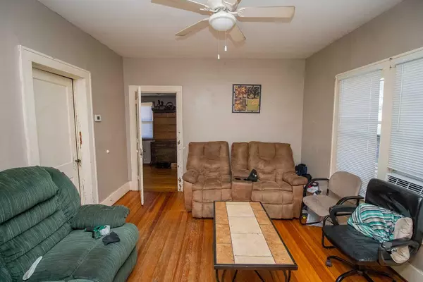 Wichita, KS 67218,1055 S ROOSEVELT ST