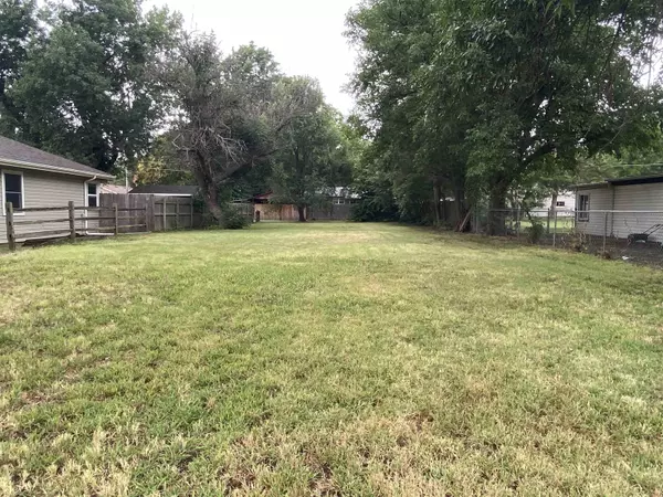 321 N Pine St, Goddard, KS 67052