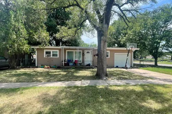 527 W 6TH ST, Haysville, KS 67060