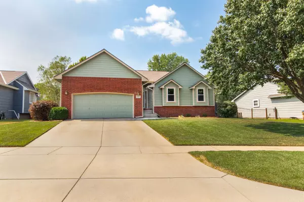 1707 E Oxford Cir, Derby, KS 67037