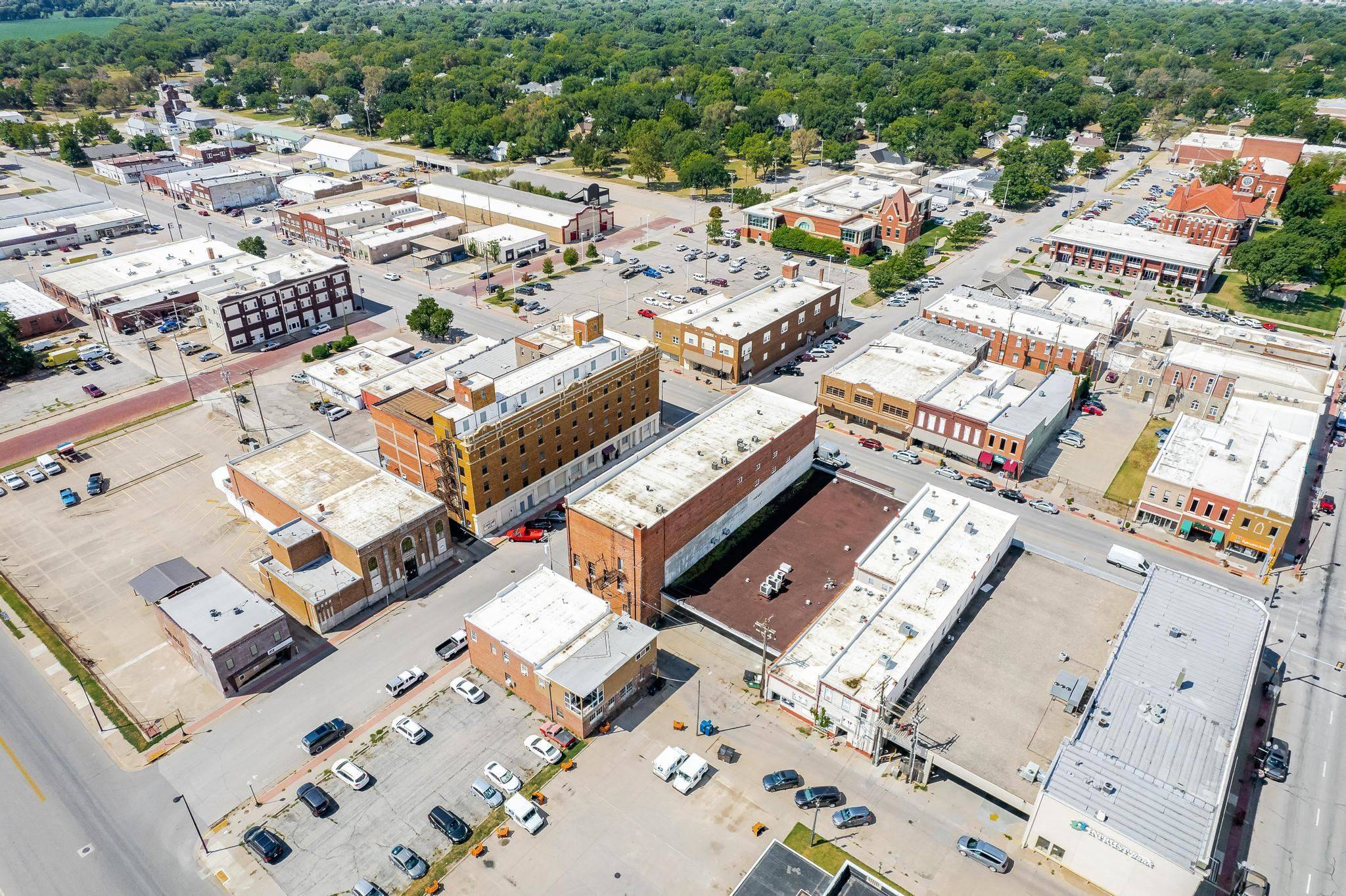 El Dorado, KS 67042,124 S Main St