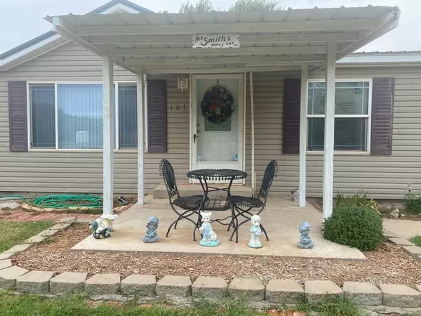 Sharon, KS 67138,107 S 1st Street