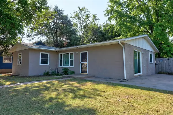 319 W Ruth St, Moundridge, KS 67107