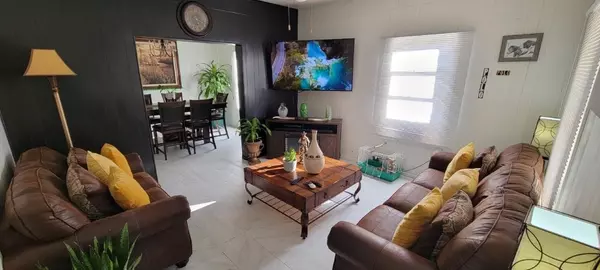 Arkansas City, KS 67005-3648,410 E Taylor Ave