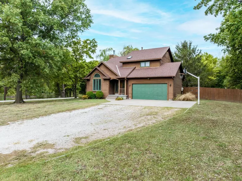 428 Arbor View Dr, Belle Plaine, KS 67013