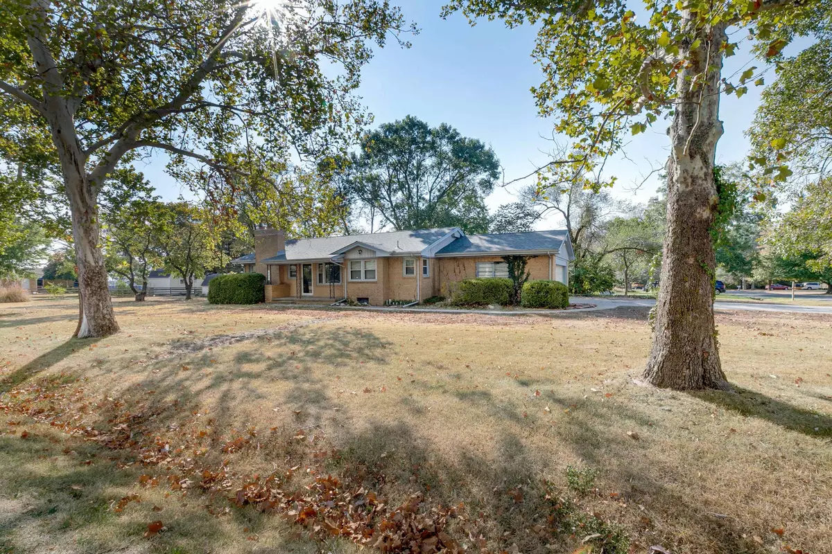 Andover, KS 67002,221 E Willowbrook St